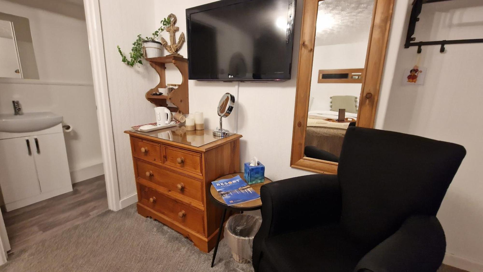 The Ocean Guest House Уеймут Екстериор снимка