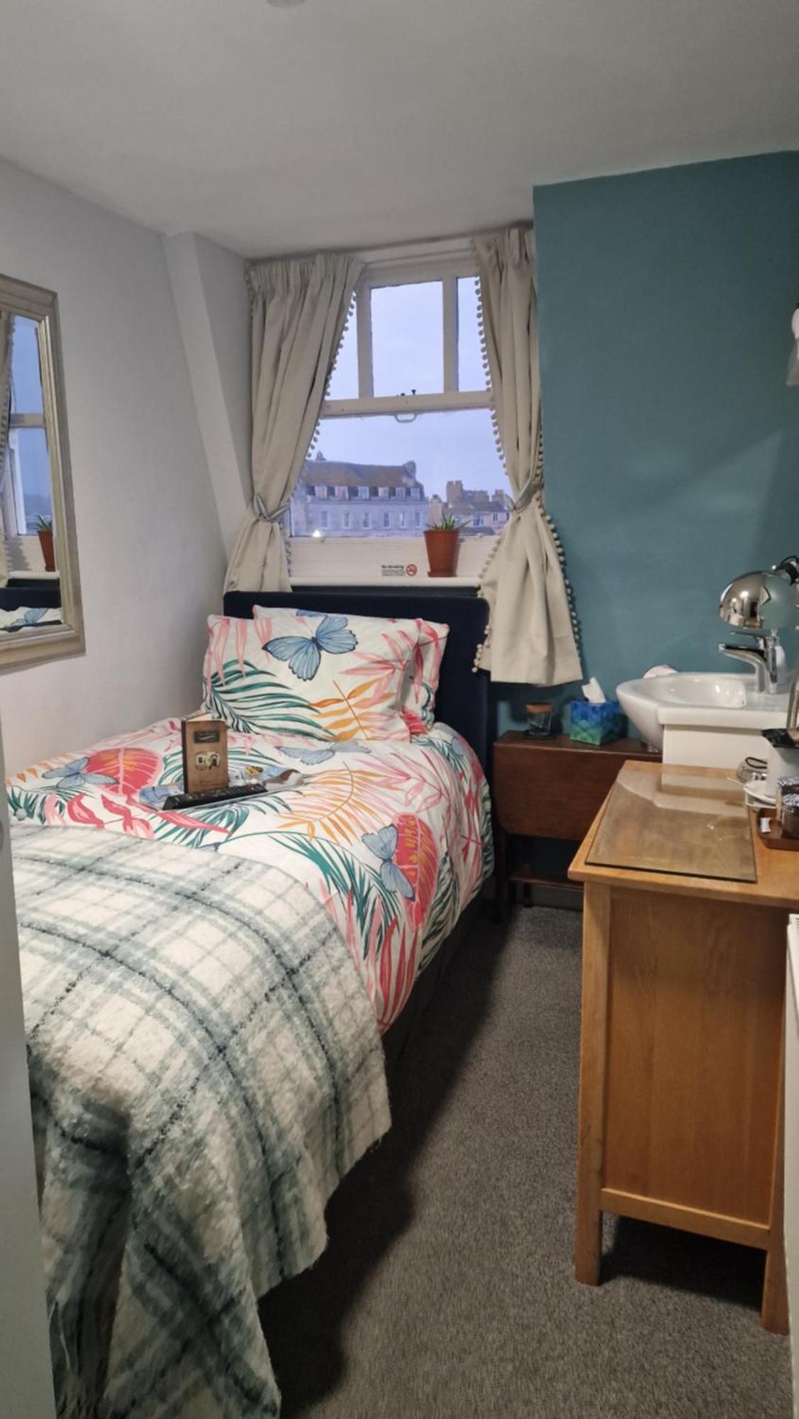 The Ocean Guest House Уеймут Екстериор снимка