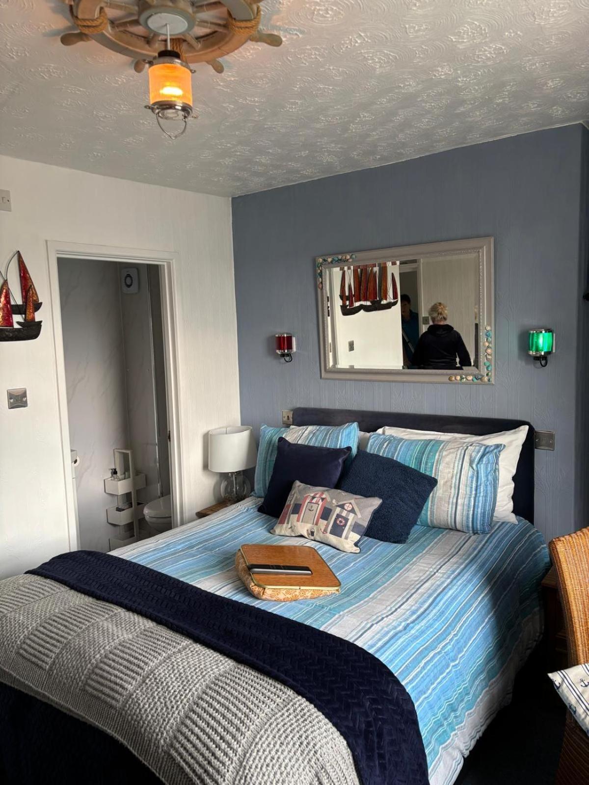 The Ocean Guest House Уеймут Екстериор снимка