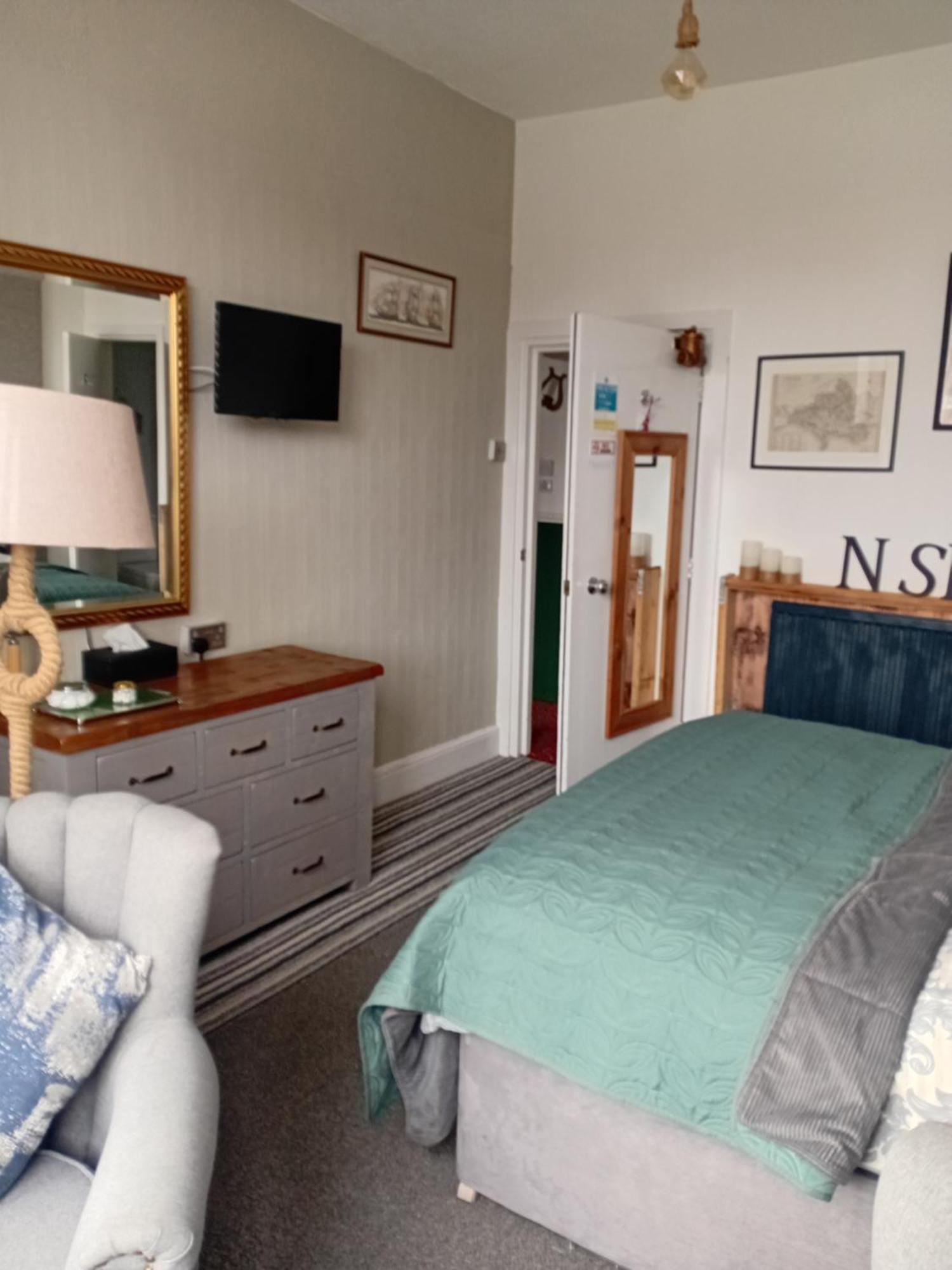 The Ocean Guest House Уеймут Екстериор снимка